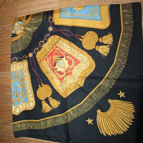 GORGEOUS AUTHENTIC BOXED HERMES SILK SCARF BLACK MULTI RARE - Picture 4 of 6